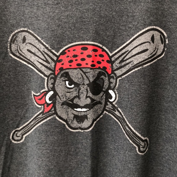 Gildan Men’s Crew Neck Tshirt with Pirate logo, Large, Charcoal Gray - Picture 1 of 4